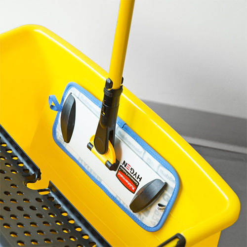 Galeata Hygen cu storcator si roti, galbena, Rubbermaid