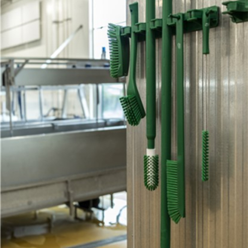 Perie ultra-ingusta cu maner lung, 600 mm, peri medii, Vikan
