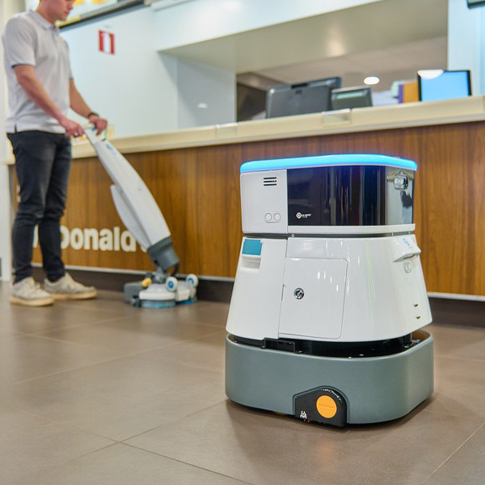 Robot aspirator autonom co-botic 45, i-team